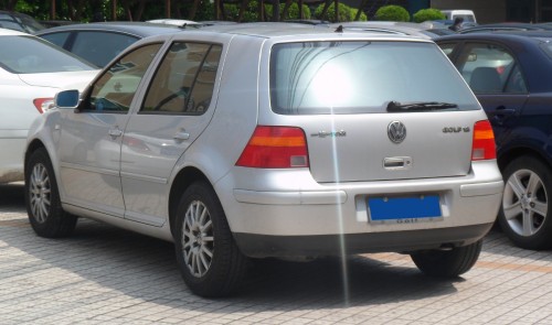 Volkswagen_Golf_IV_rear_China_2012-04-22